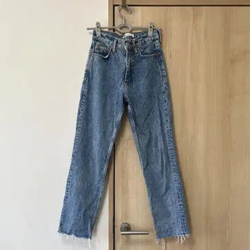 THE SLIM STRAIGHT 라이트 블루 데님