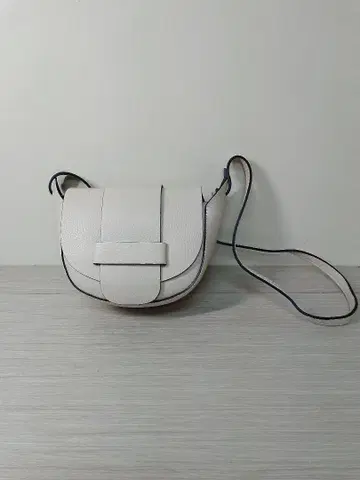 어반 리서치 플랩 디자인 숄더백 여성용 미사용 새상품