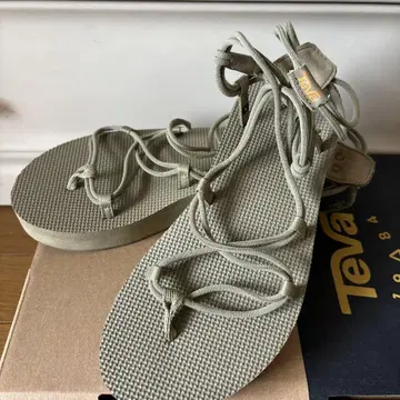 Teva 올리브 그린 샌들 23cm
