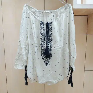 자라 자수 상의