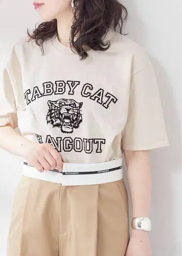MIXTA/믹스타 TABBY CAT HANGOUT CREW 티셔츠