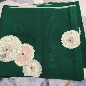 그린 컬러 국화 무늬 옷감