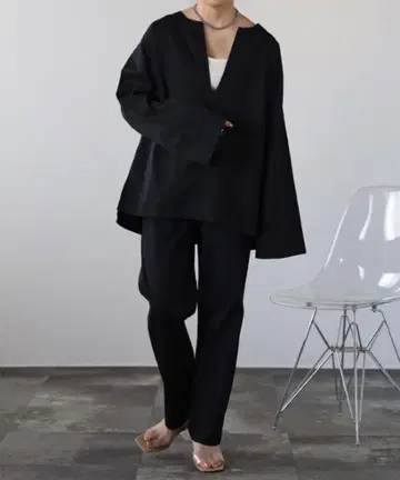 새상품급 sakishima tokyo 딥 루즈 셋업 블랙 M
