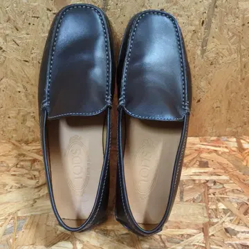TOD'S 블랙에 가까운 브라운 로퍼