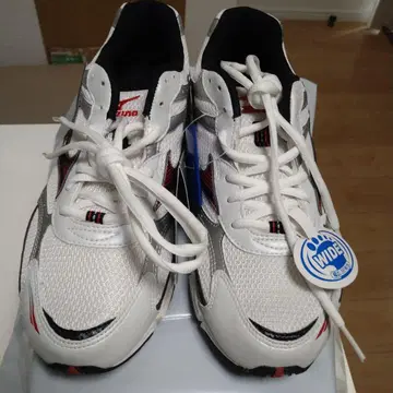 여성용 넉넉한 스니커즈 Mizuno 25.5cm 화이트 와이드 핏