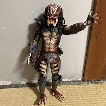 네카 빅 프레데터 1/4 액션 피규어