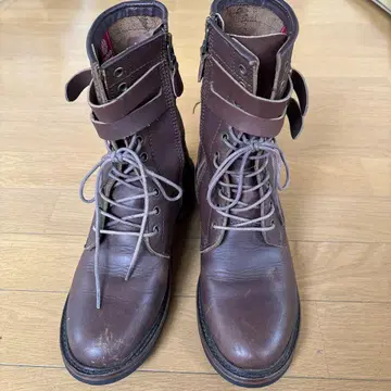 브라운 가죽 부츠