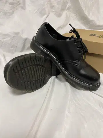 Dr. Martens 화이트 스티치 26 닥터마틴 uk7 새상품급