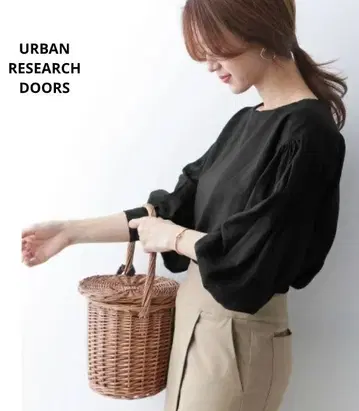 어반 리서치 도어스 코튼 린넨 개더 슬리브 블라우스 블랙