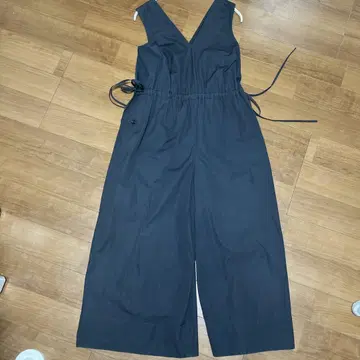 TENNE HANDCRAFTED MODERN 슬리브리스 올인원