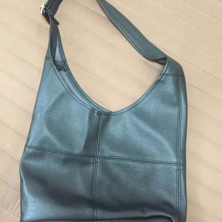 Swim City Brooklyn Leather Shoulder Bag / College Student