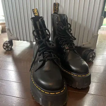Dr. Martens 닥터마틴 JADON 통굽 8홀 부츠 블랙