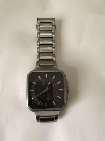 NIXON 스퀘어 페이스 시계 블랙/실버