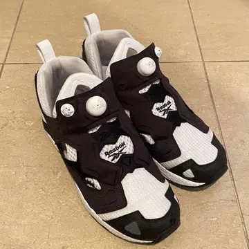 새상품급 리복 Instapump Fury 블랙/화이트