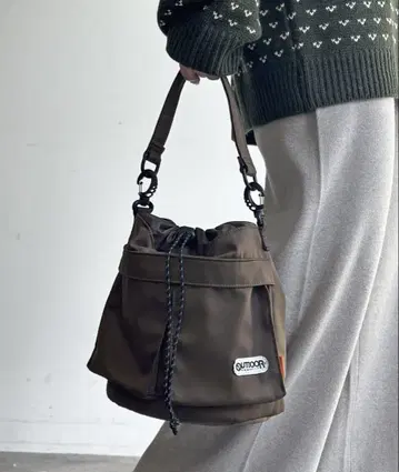 OUTDOOR PRODUCTS 복조리 타입의 2WAY 밀리터리 백 브라운