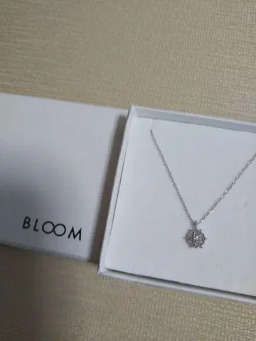 BLOOM 블룸 목걸이 K10 WG 다이아몬드 미사용 새상품