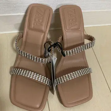 자라 큐빅 뮬 샌들 35