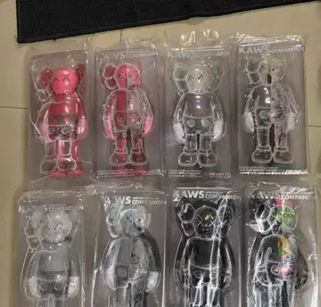 KAWS 가이드북