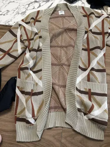 자라 기하학 패턴 가디건 S 사이즈