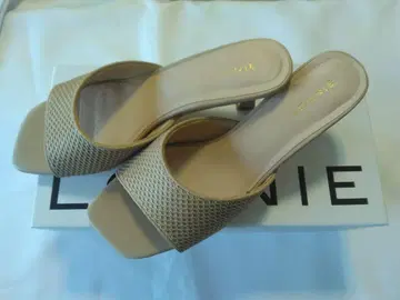 LONIE 메쉬 베이지 샌들 약 6cm 힐