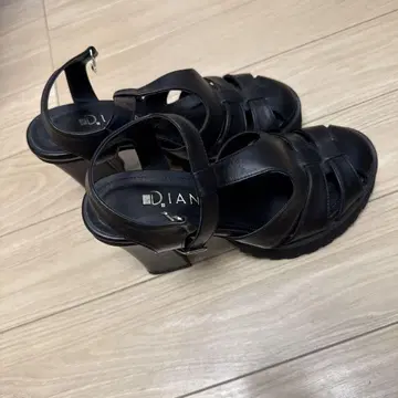 DIANA 통굽 스트랩 샌들 L 사이즈 블랙 샌들 새상품급 블랙 샌들