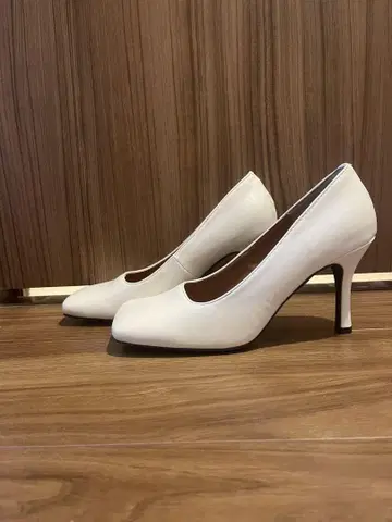 미사용 새상품 화이트 스퀘어토 하이힐 24.0cm