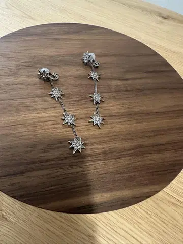 별 모양 참이 달린 롱 귀찌