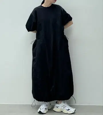 y/m 드로스트 나일론 원피스 블랙 롱 원피스 사이드 포켓 부착