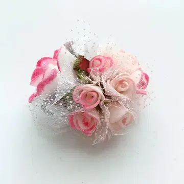 핑크 화이트 로즈 코사지  장미  튤  흰색