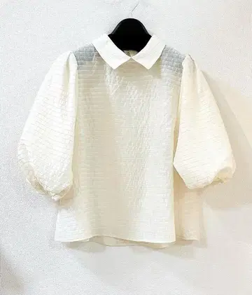 ATELIEL SIX C'EST MOI 퍼프 슬리브 블라우스