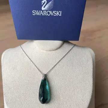 SWAROVSKI 그린 크리스탈 목걸이