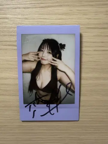 코이부치 모모나 친필 사인 폴라로이드