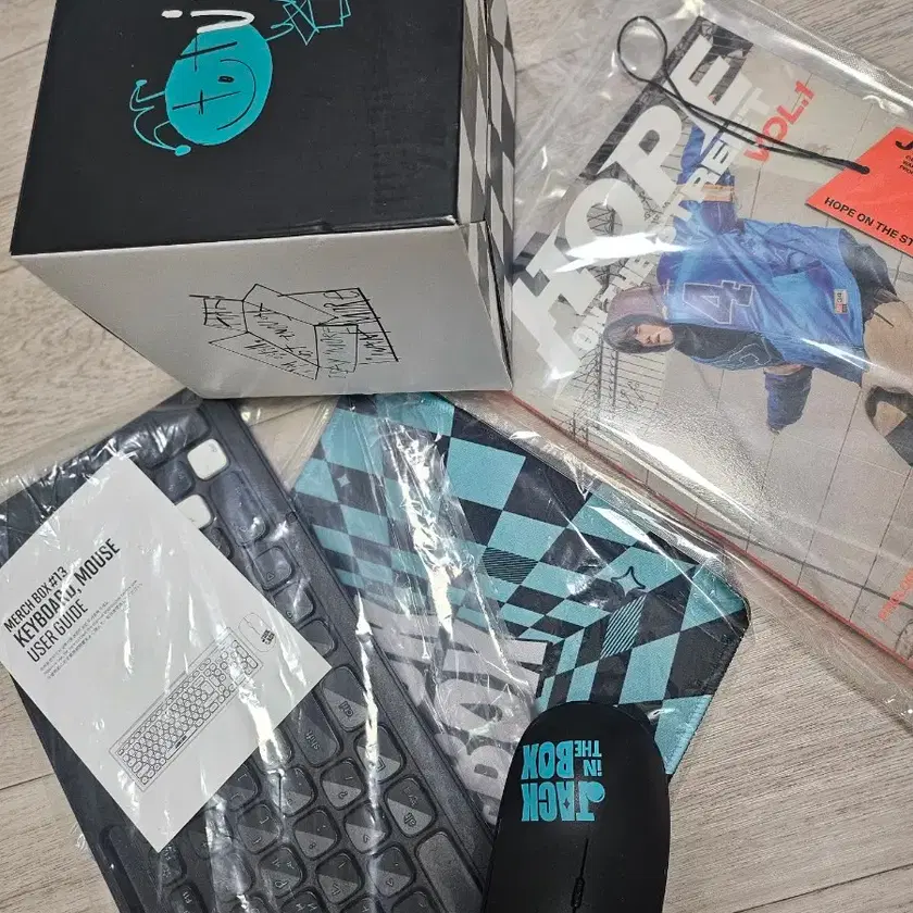 MERCH BOX 13 BTS MERCH BOX #13 J-HOPE ホソク hope Box 未開 BTS