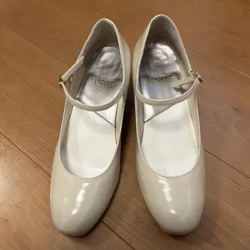 아이보리 스트랩 하이힐 펌프스