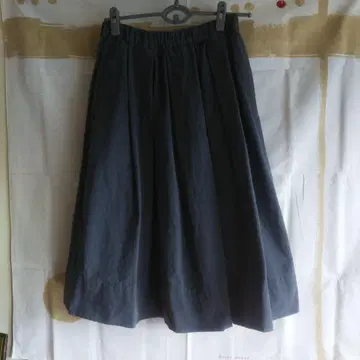 다크 그레이 플레어 스커트