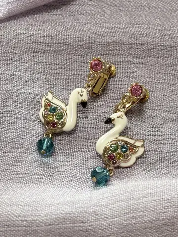 ANNA SUI 안나수이 백조 스완 비즈가 흔들리는 귀찌