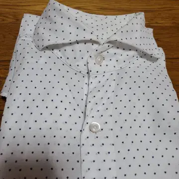 피나모레 긴팔 셔츠 코튼 셔츠 호리존탈 칼라 별 올 패턴 화이트