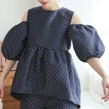 고베 레터스 포코포코 자카드 숄더 컷 페플럼 상의 네이비 M