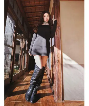 실루엣 컷 미니 원피스