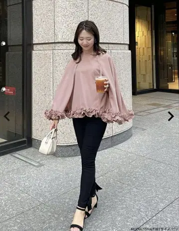 밑단 프릴 케이프 블라우스 fitmore