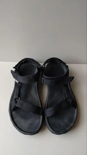 TEVA 블랙 스포츠 샌들