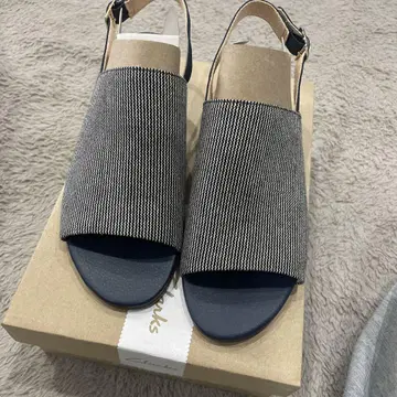 Clarks 네이비/ 힐 샌들