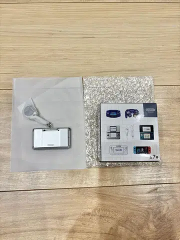 닌텐도 뮤지엄 한정판 게임 하드 키링 닌텐도 DS