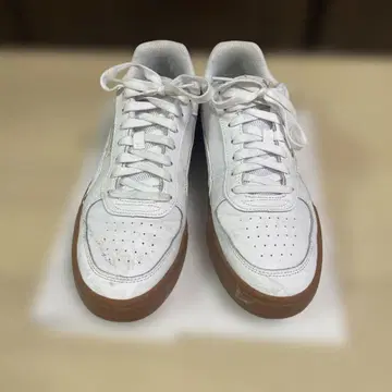 Puma 화이트 스니커즈