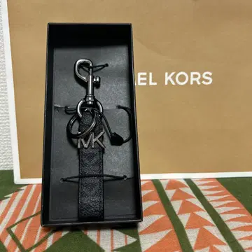 마이클 코어스 블랙 가죽 키링
