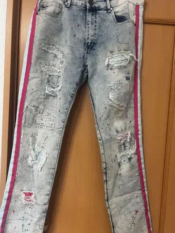 REASON 데미지 가공 데님 팬츠