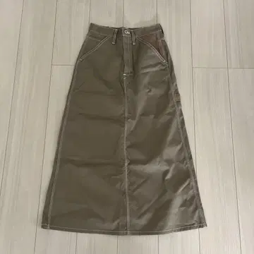 UNIVERSAL OVERALL 카키 롱 스커트