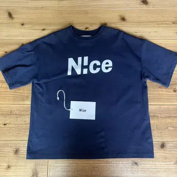 N!CE 티셔츠 네이비
