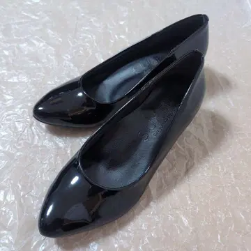 SUaSHI 블랙 에나멜 펌프스 22.5cm