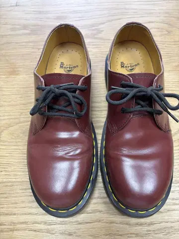 Dr. Martens 다크 레드 레이스업 슈즈 39 EU